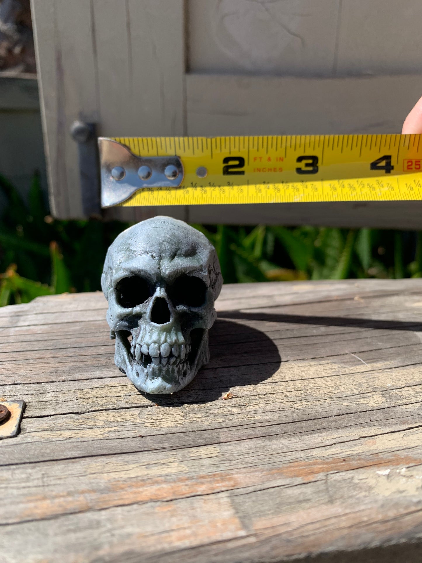 Mini Resin Skulls – Hand-Painted Halloween Decor, Gothic Home Accents (Set of 3)